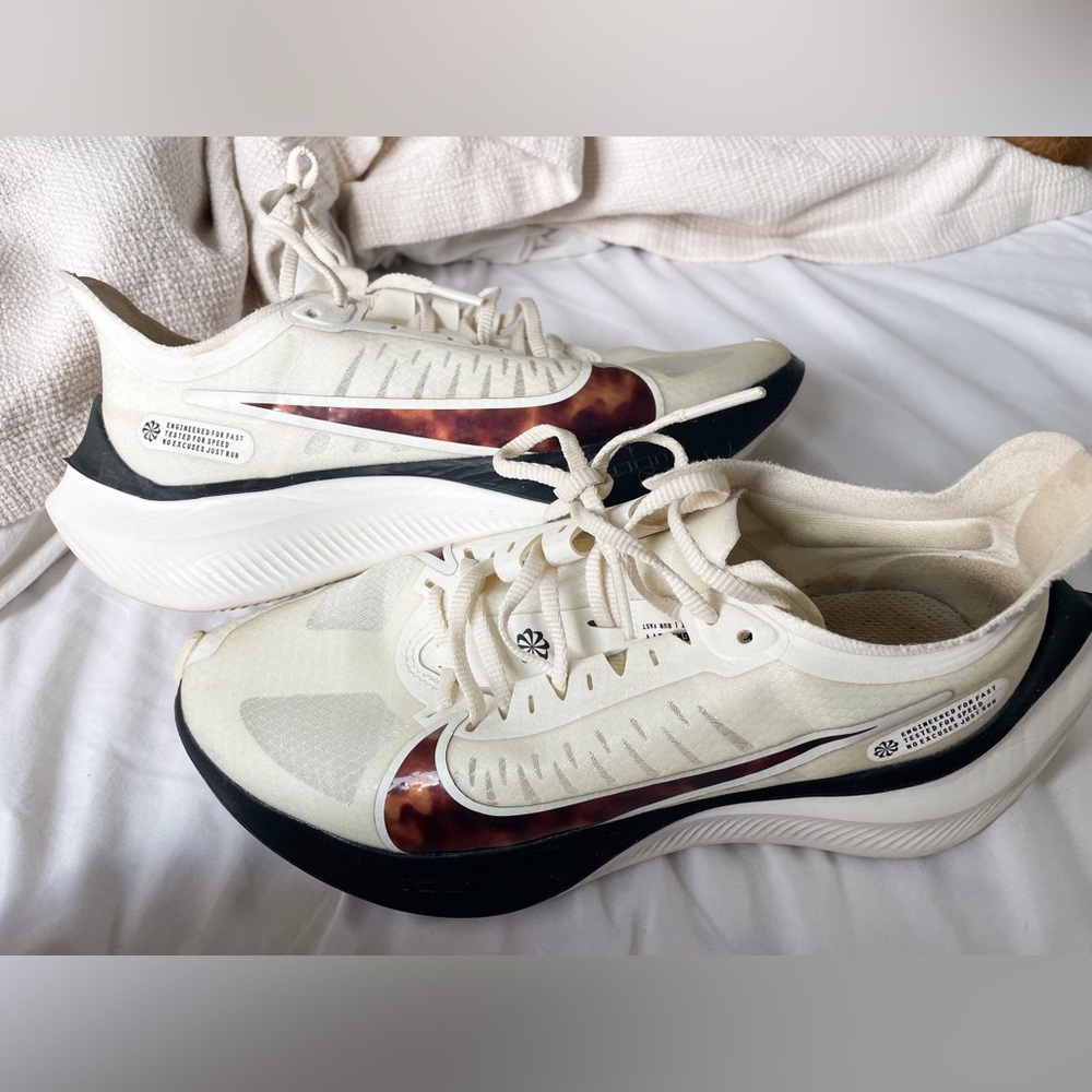Nike Zoom Gravity - Women’s size 7. Bone, tortoiseshell, and black.